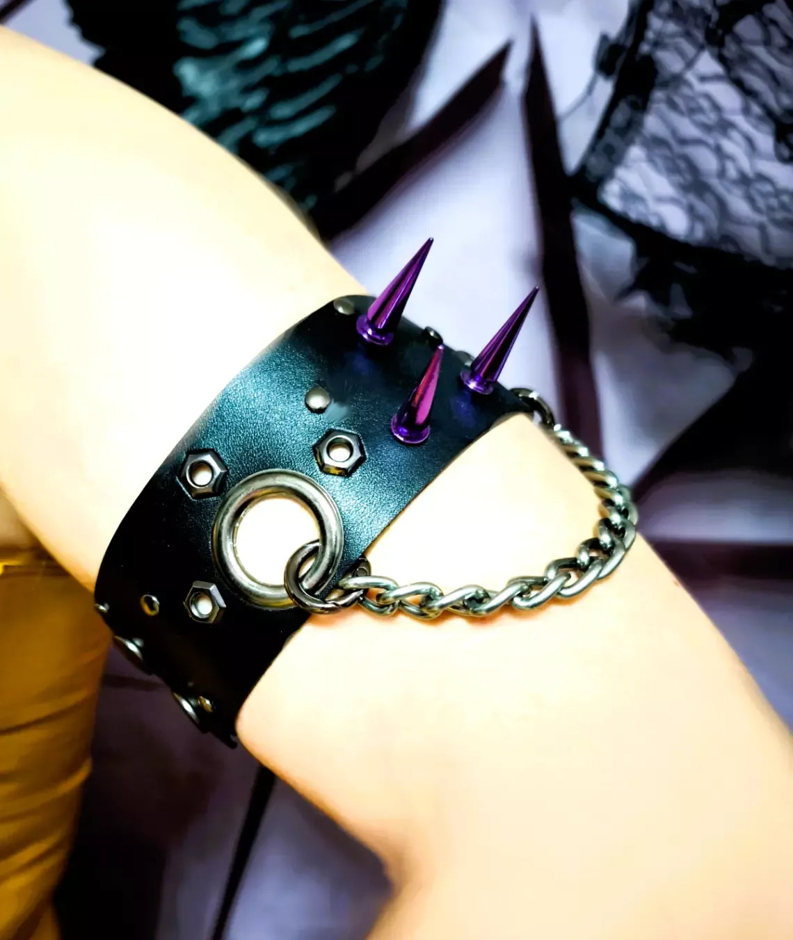 Masculine Specialz´oires &quot;BICEPS HUGGER&quot; Customized L &amp; C 009 Soft PU bis 46cm
