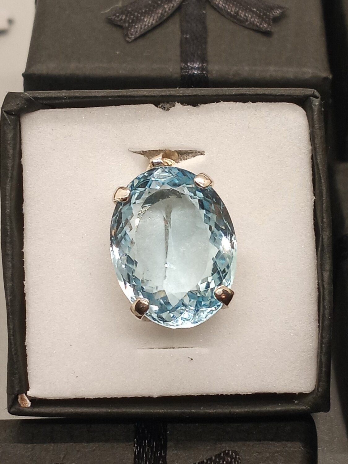 Blue Topaz, Oval stone, 27.55ct 5.51g, .925 Sterling Silver Mounts