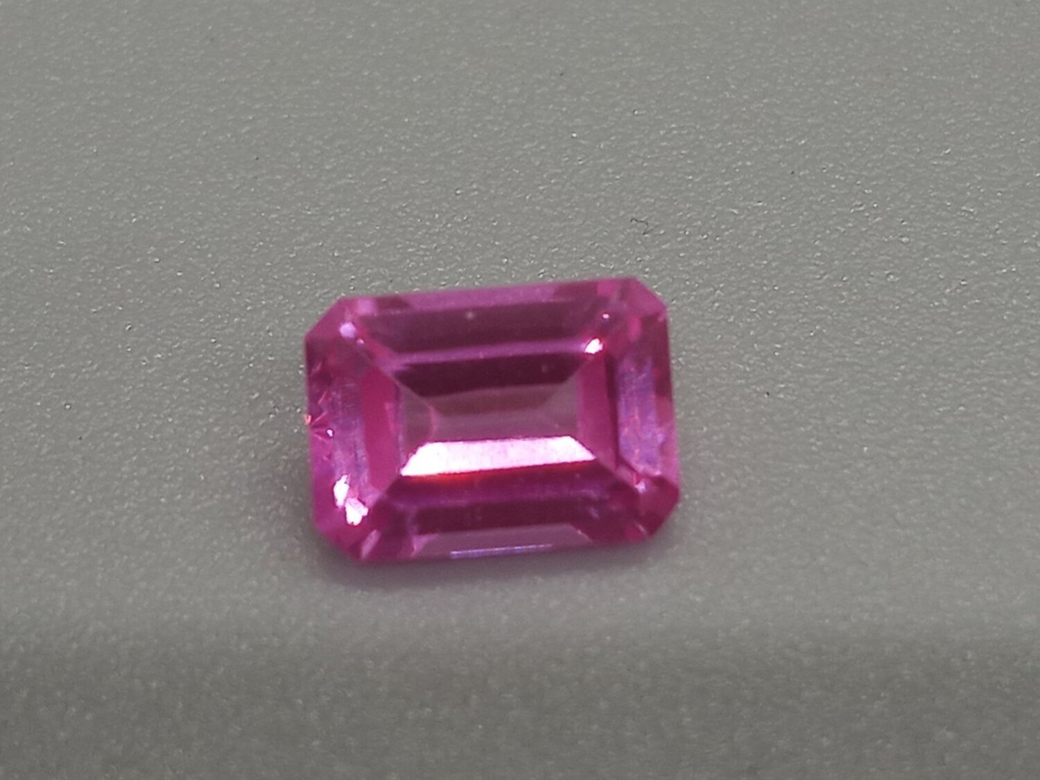 SAPPHIRE, RED, EMERALD CUT, 1.25 CTS