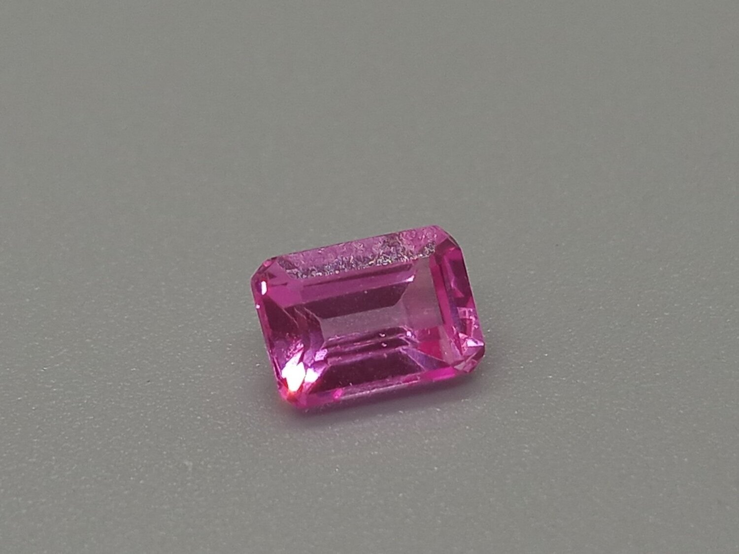 SAPPHIRE, RED, EMERALD CUT, 1.45 CTS