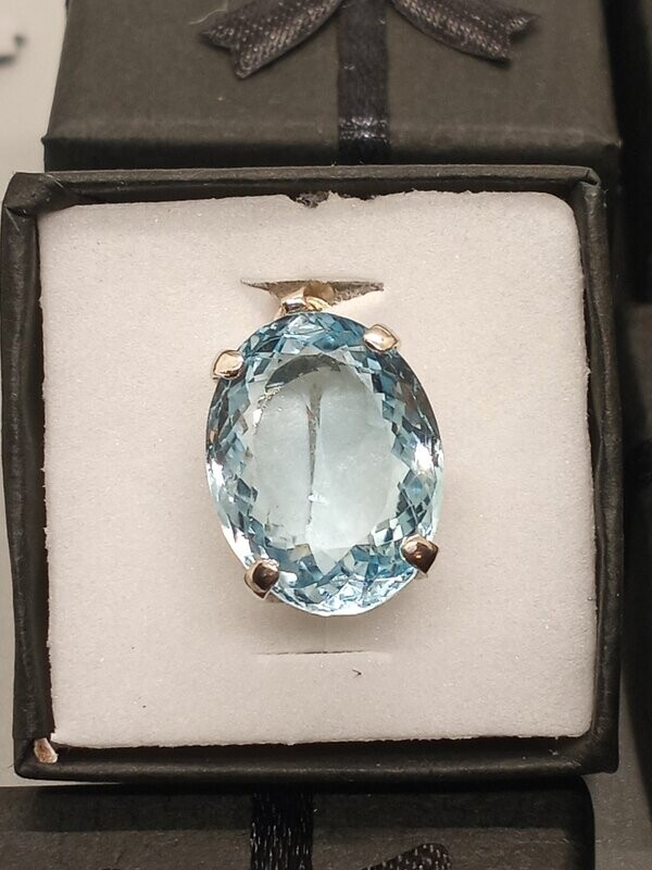 Blue Topaz, Oval stone, 27.55ct 5.51g, .925 Sterling Silver Mounts