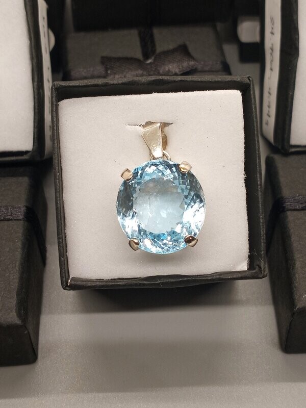 Blue Topaz, Round stone, 34.25ct 6.8g, .925 Sterling Silver Mount