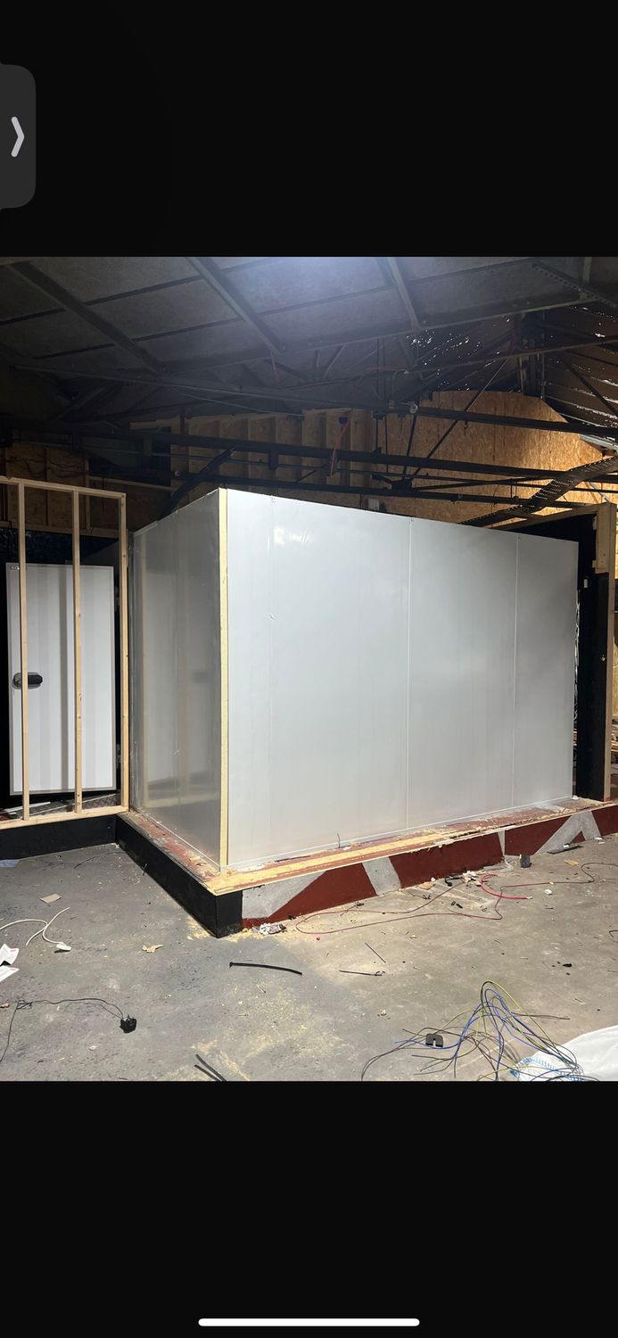 Cold-Room, 3 Air Conditioning Units &amp; 4 Condensers Complete Joblot