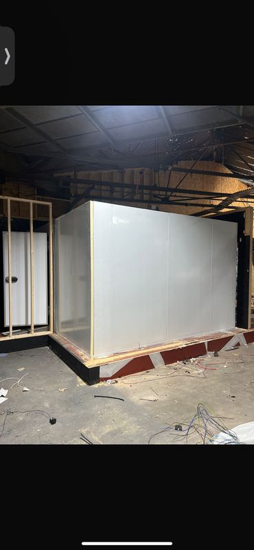 Cold-Room, 3 Air Conditioning Units &amp; 4 Condensers Complete Joblot