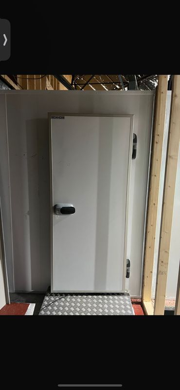 Cold-Room, 3 Air Conditioning Units &amp; 4 Condensers Complete Joblot