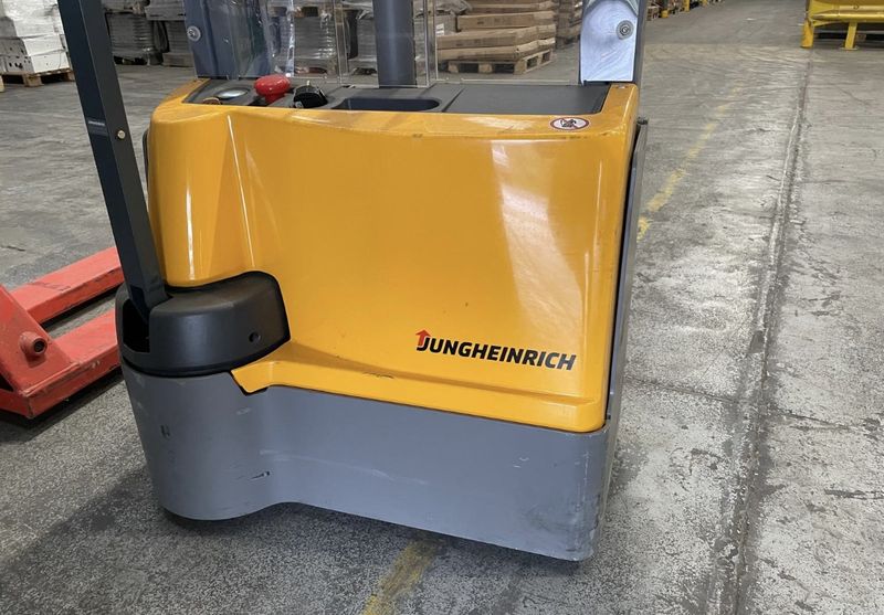 Jungheinrich EJC M10 Electric High-lift Stacker Truck