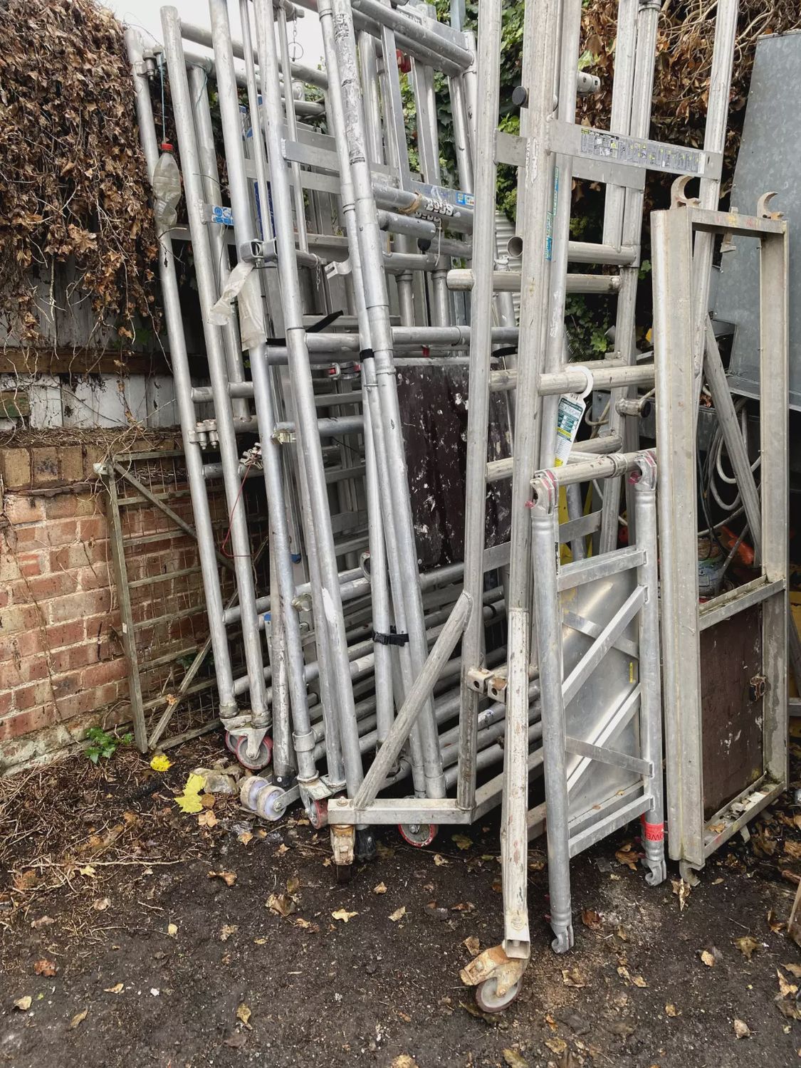 Single Platform Scaffolding towers JOBLOT