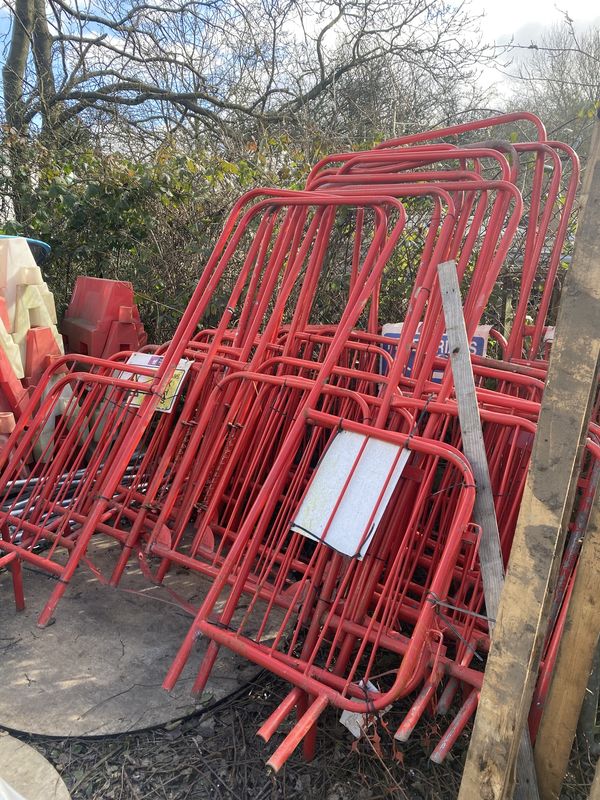 Walkthrough Metal Open Hoop Site Crowd Barrier (RED)