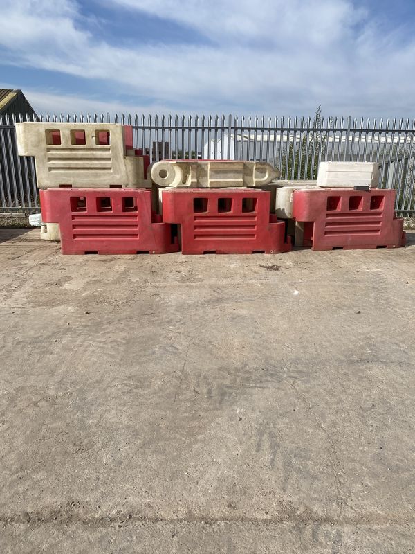 RB2000 Red and White Rota Barrier HGV