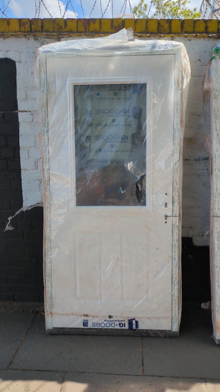 White Composite Door (1000 x 2110)
