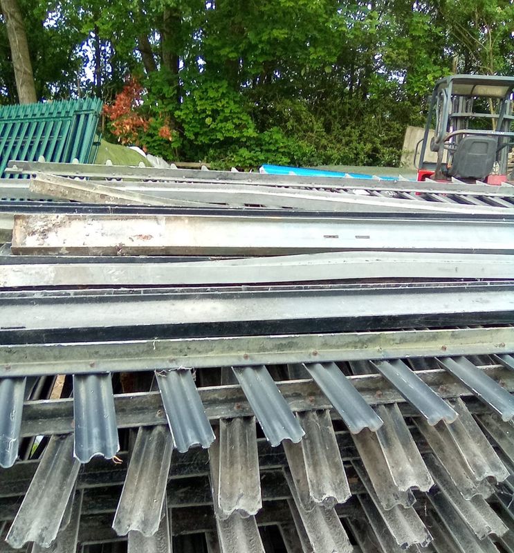 Palisade Post Silver (3m x 4&quot;)