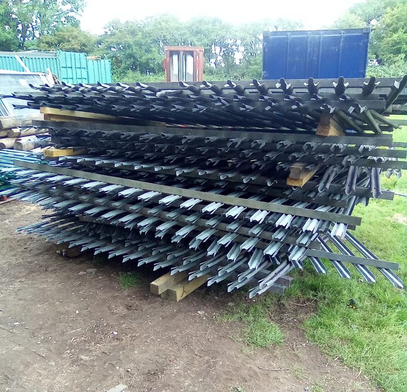 Palisade Fencing Black (2m x  2.9m)