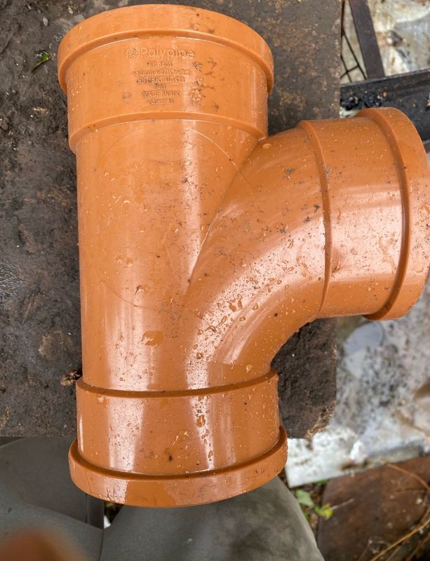UG423 - Underground Drainage 110mm 87.5° Equal Junction Triple Socket