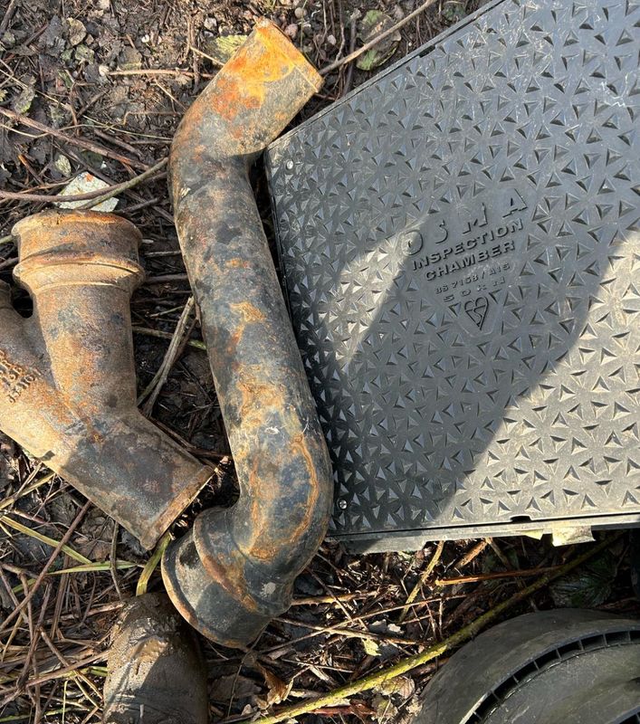Round 100mm Cast Iron Downpipe Offset 12 Inch 305 Projection