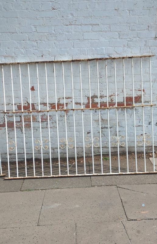 Iron White Fencing Gates  (2100 x 1560)