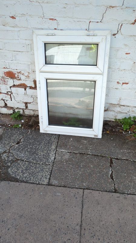 uPVC Window White Frosted Glass (635 x 950)