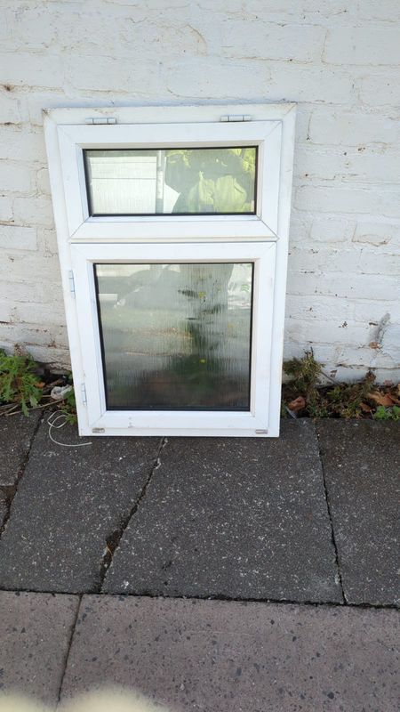 uPVC Window White Frosted Glass (635 x 950)