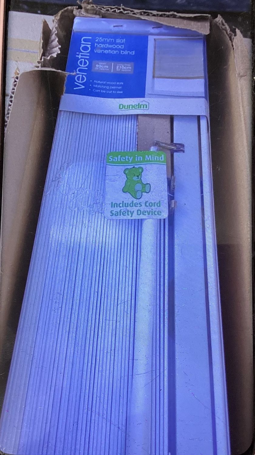 Hardwood Mini Blind White 900 mm