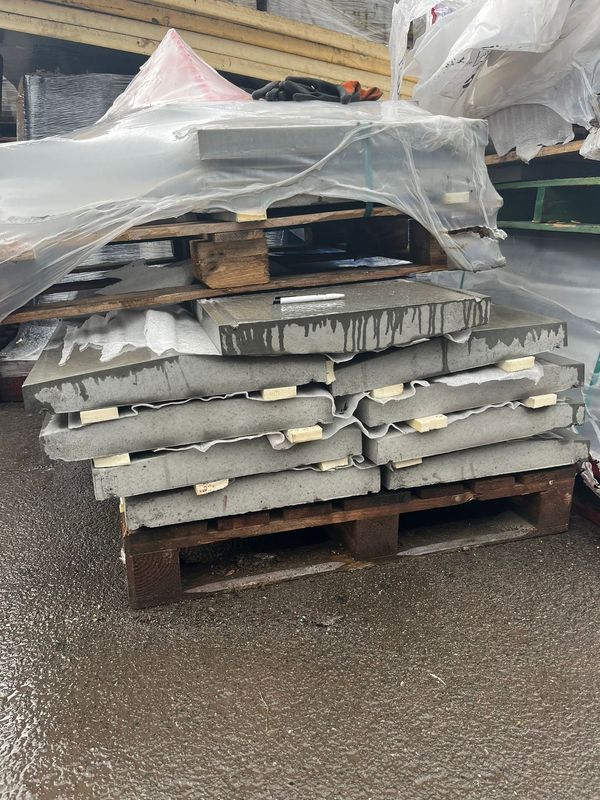 Grey Coping Sloped Stone 495x600mm