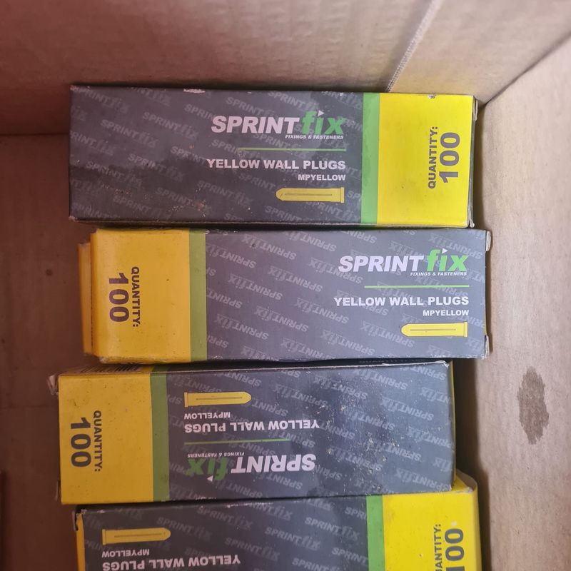 Wall Plugs Yellow Box Of 100