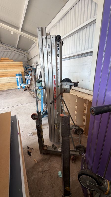 Genie Lift (Silver)
