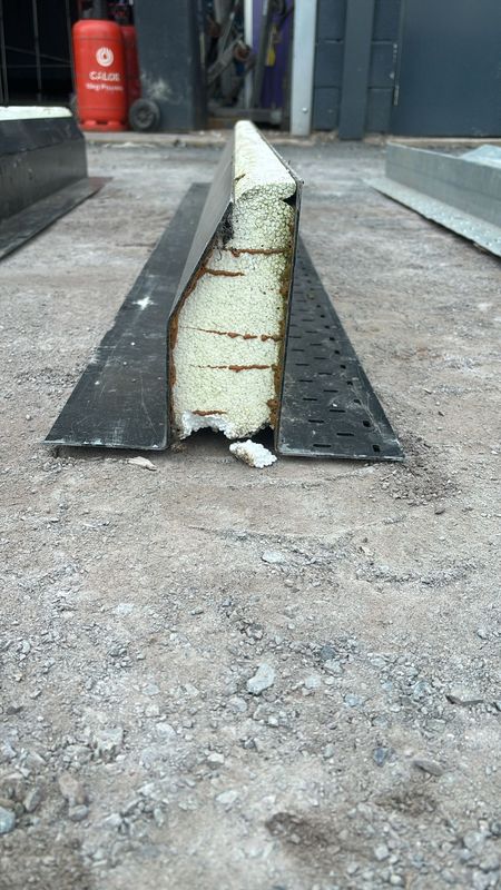 TS90/100/ 2100mm Lintel