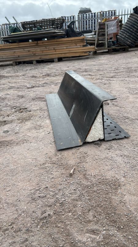 CH90/100/ 900mm Lintel