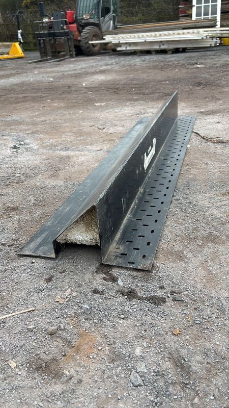 CG110/100/ 1350mm Lintel