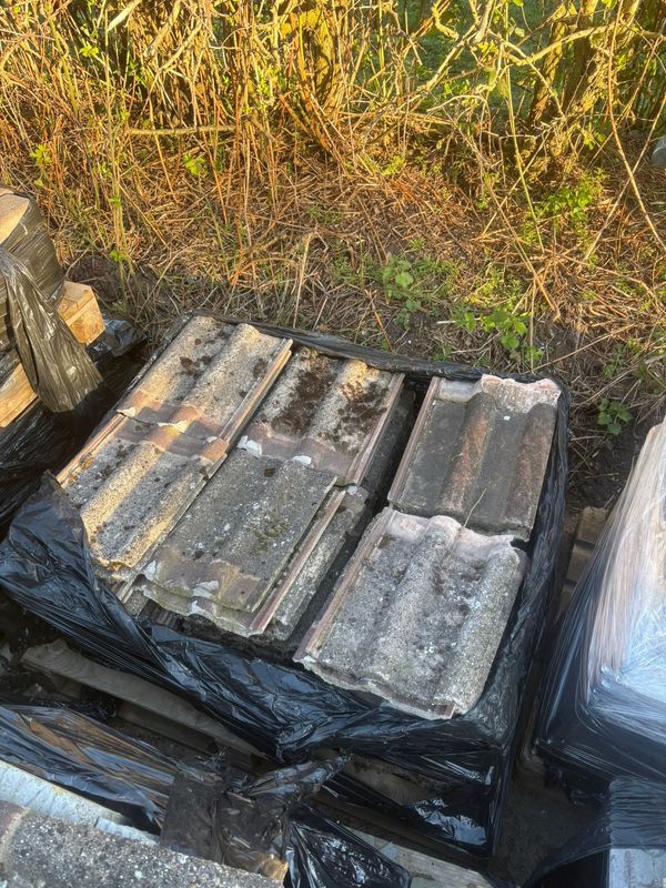 Reclaimed Roof Tiles (32x41)