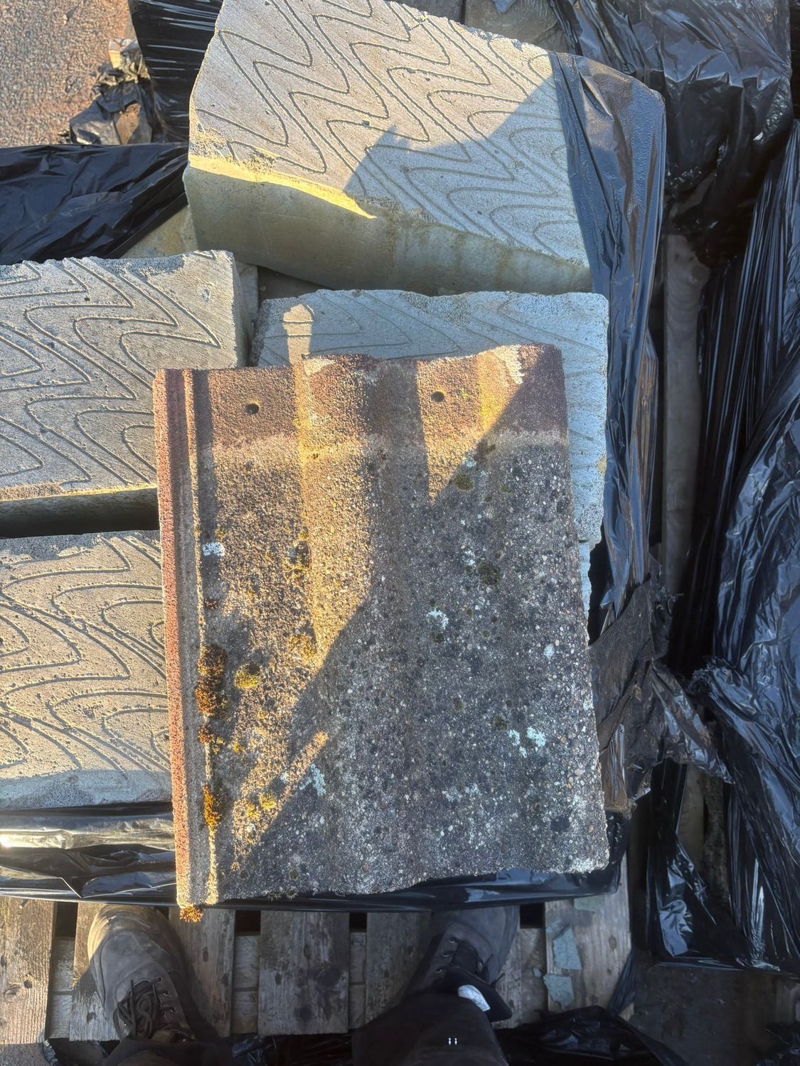 Reclaimed Roof Tiles (32x41)