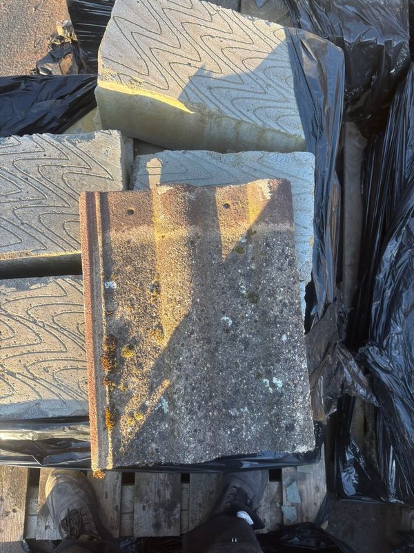 Reclaimed Roof Tiles (32x41)