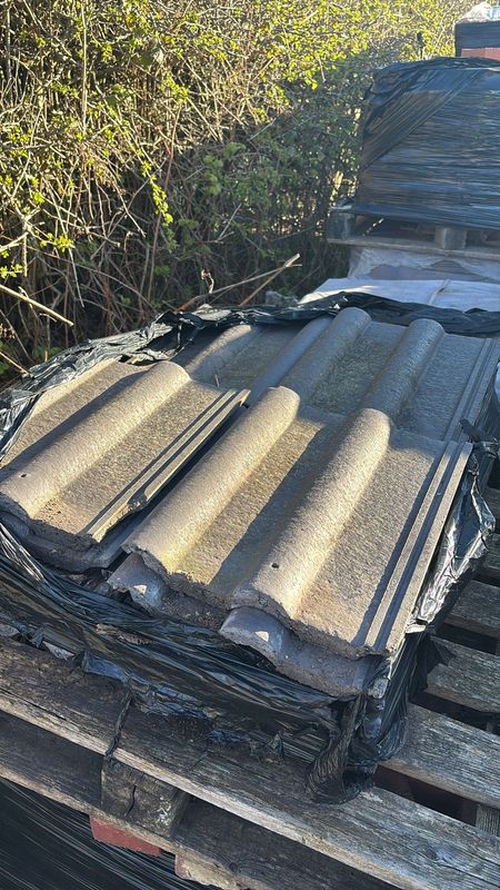 Reclaimed Roof Tiles (35x40)