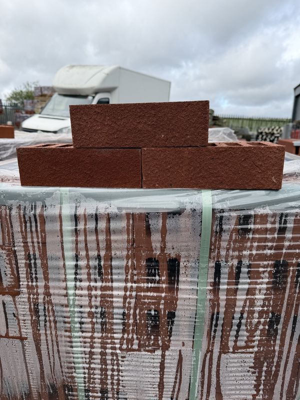 Ibstock Belmond Red Textured Wirecut Facing Bricks (Pack of 552) A0127A