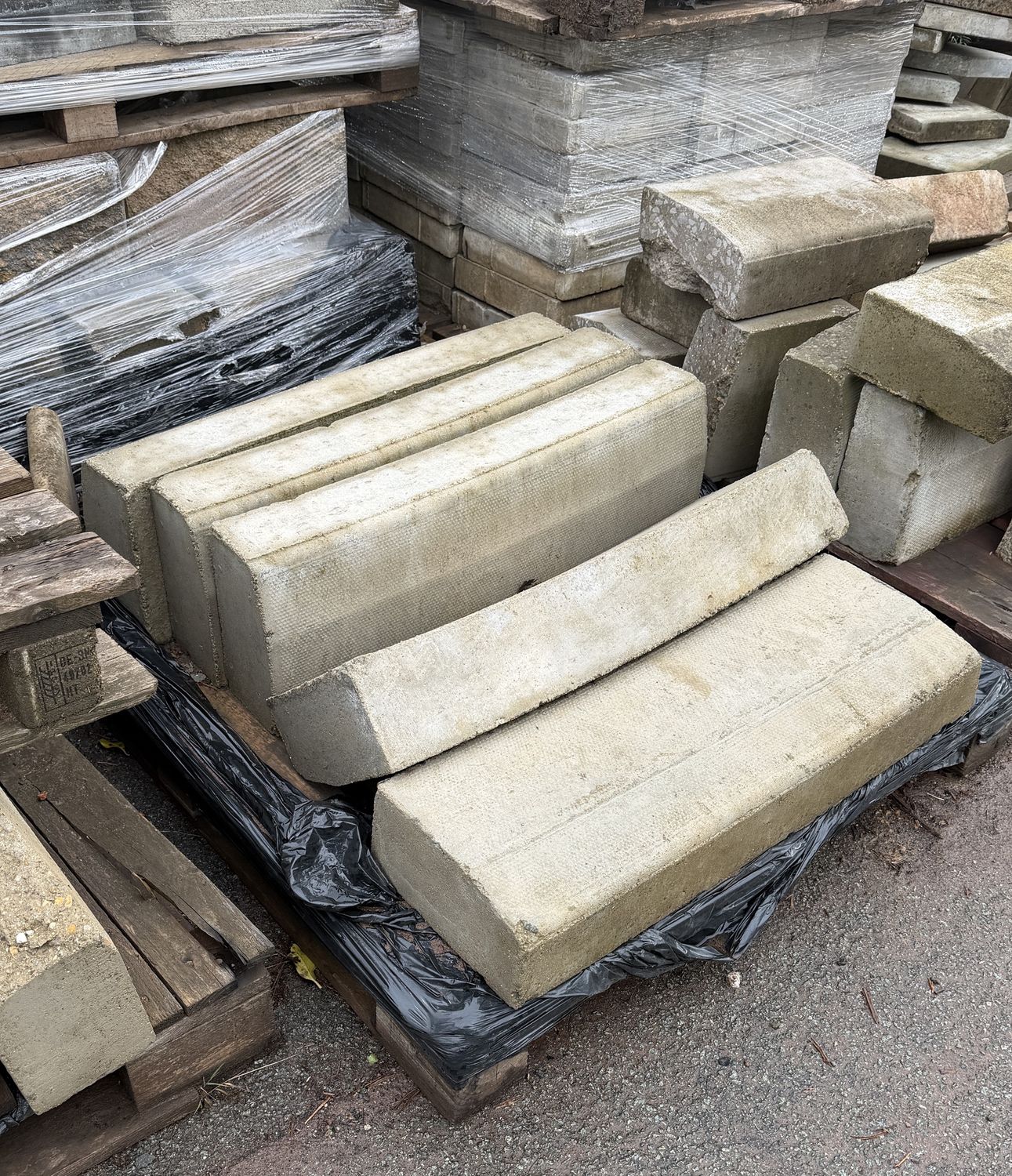 Kerbs (900 x 250 x 120mm)