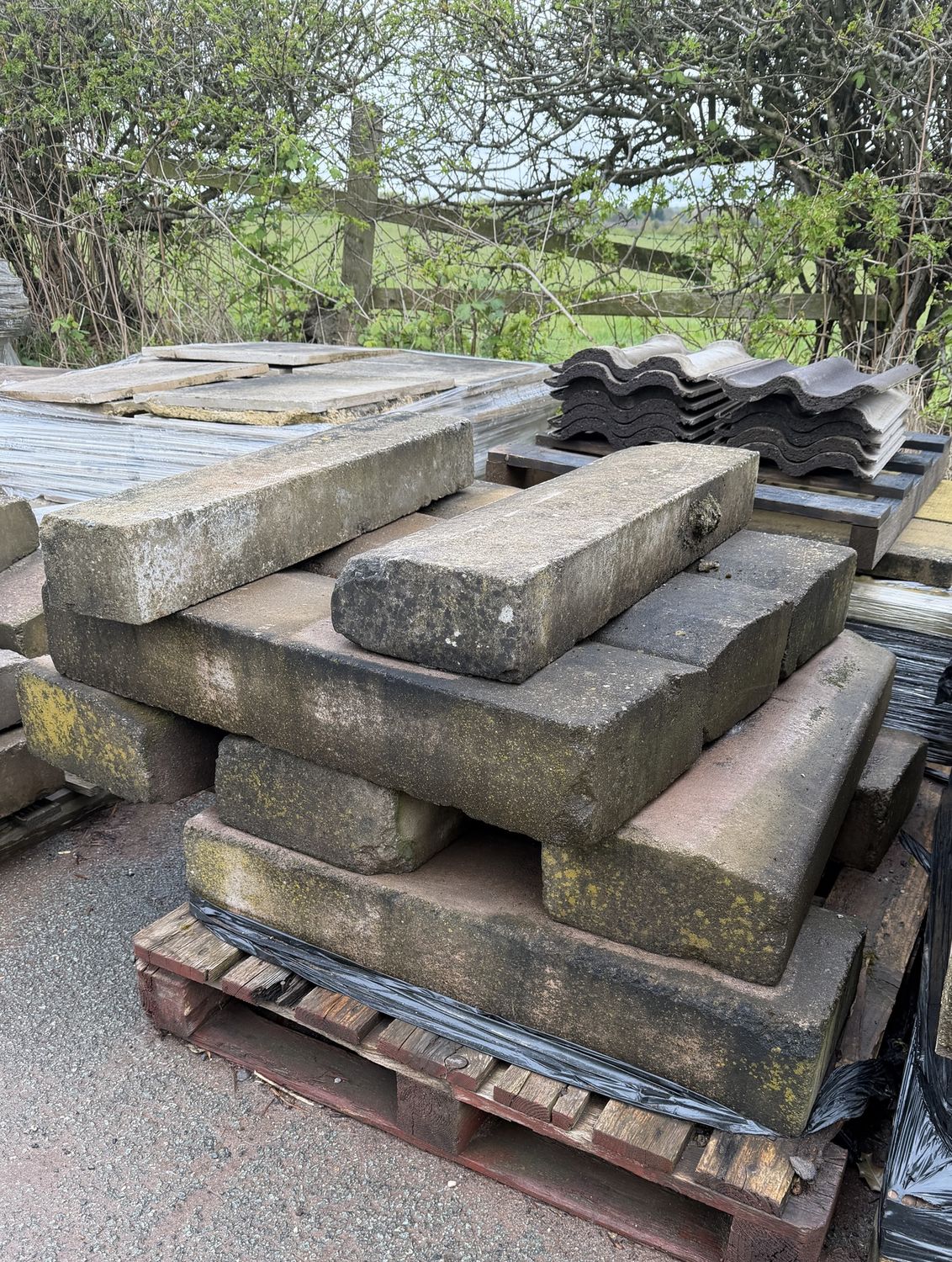 Old Reclaimed Kerbs ( 900 x 250 x 120mm)
