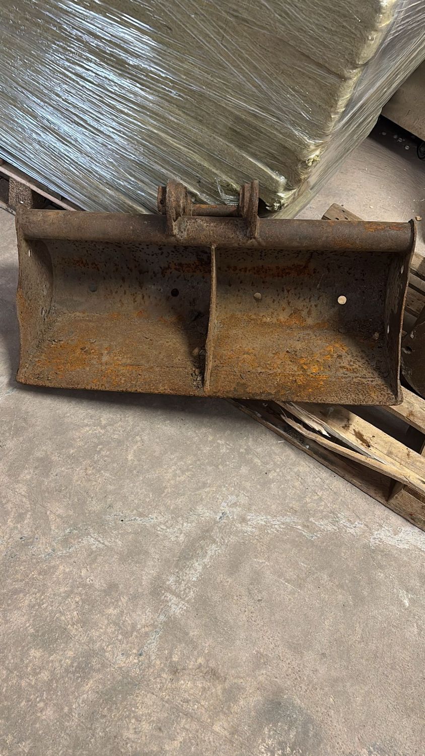 Digger Bucket (830mm x 39mm)