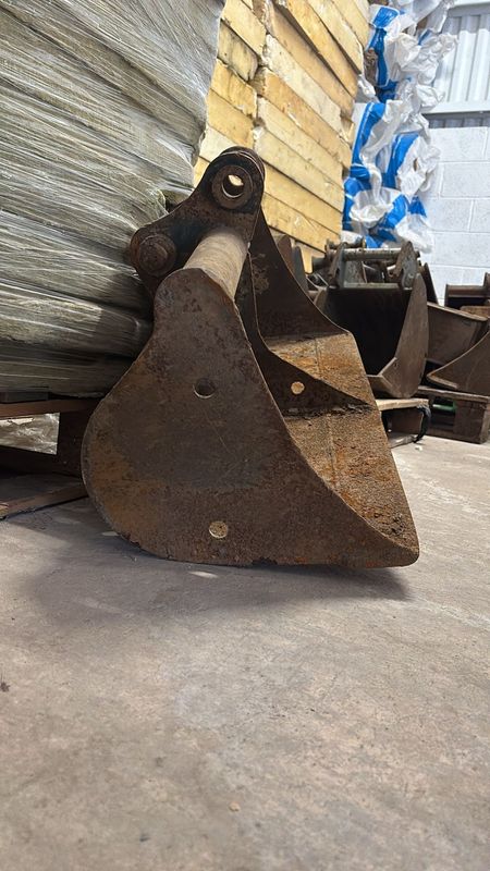Digger Bucket (830mm x 39mm)