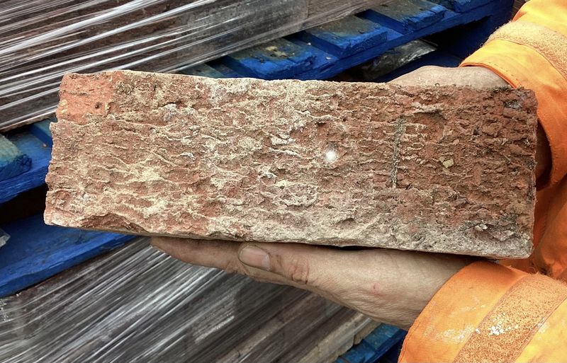 Reclaimed Brick (220 x 110x75mm)