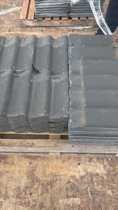 Reclaimed roof tiles (330 x 420) x190 Tiles
