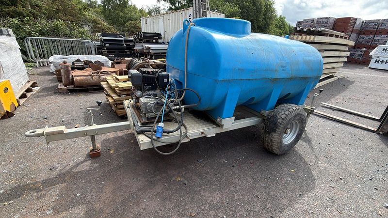 Towable Water Bowser (water tank trailer)