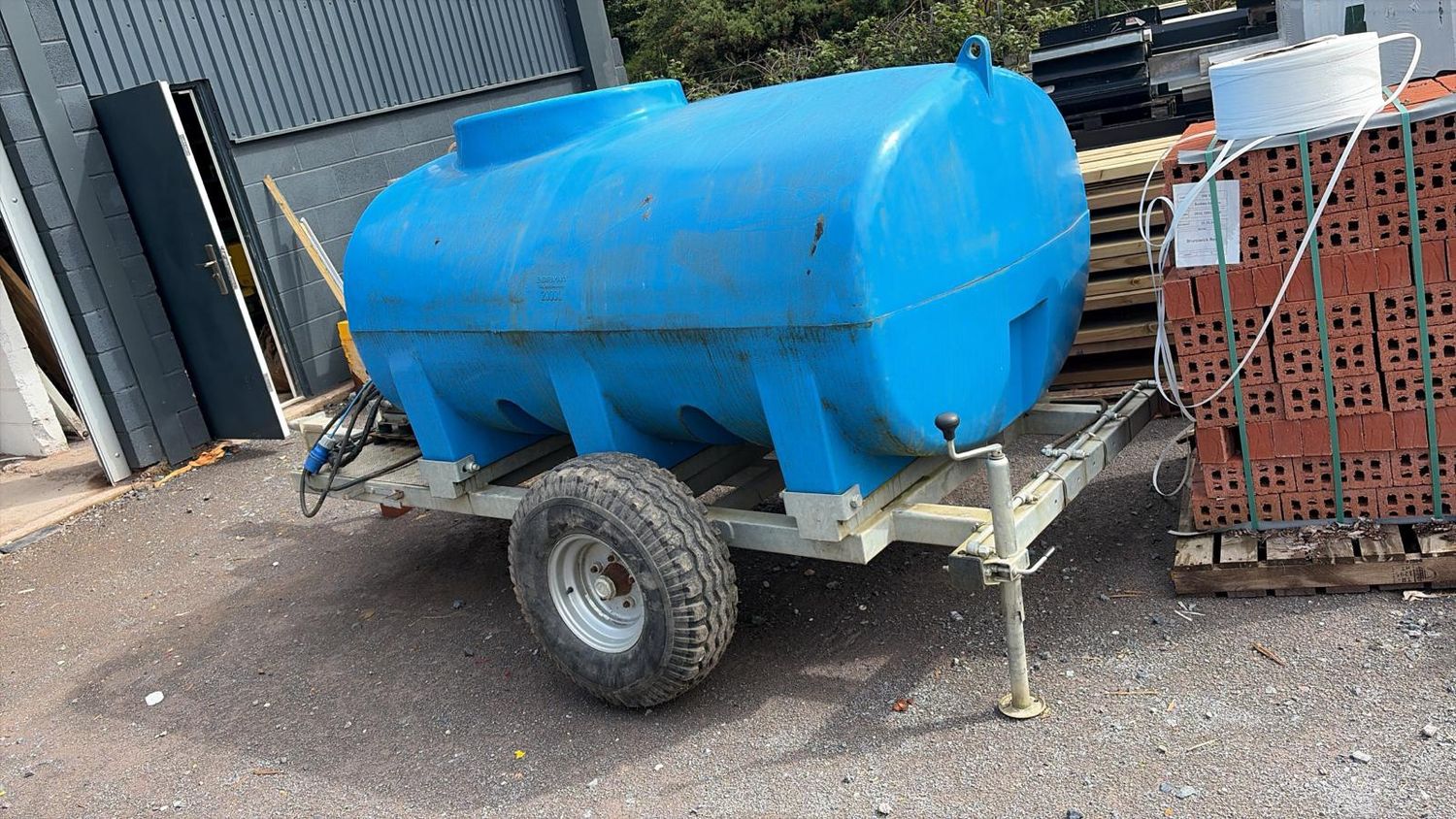 Towable Water Bowser (water tank trailer)