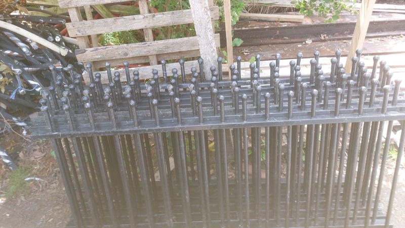 Black Estate Panels (1m x 1.5m)