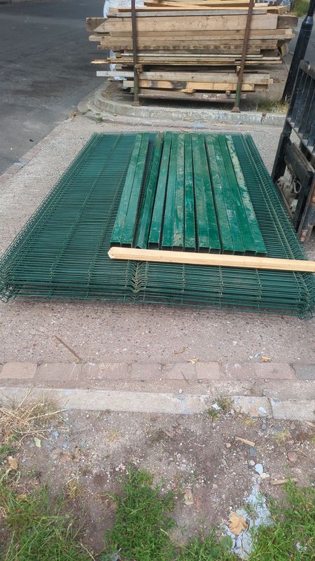 Green V mesh Perimeter Security Fence 3050 x 1730