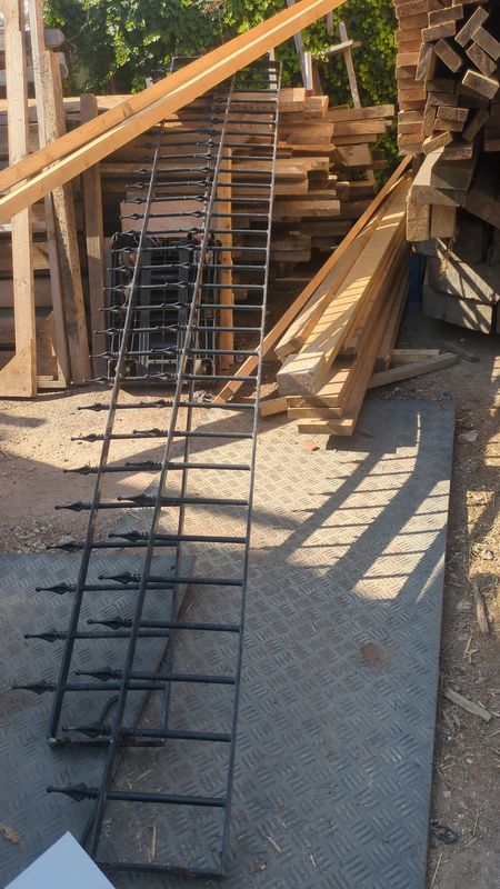 Black Cast iron Fence rails (4430 x 385)