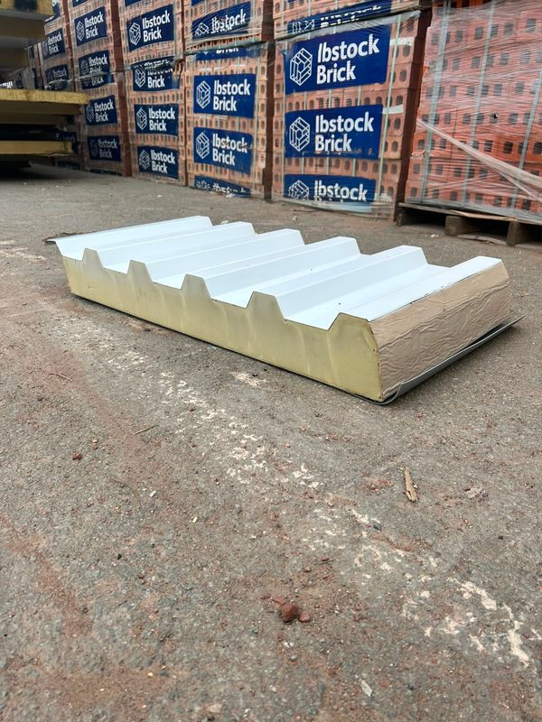 Insulated Corrugated  Panel (1m x 600mm x 140mm)