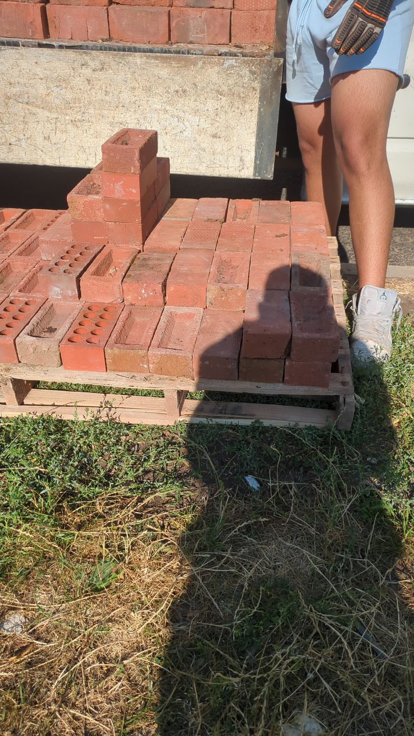 Mixed Red Single Facing Brick