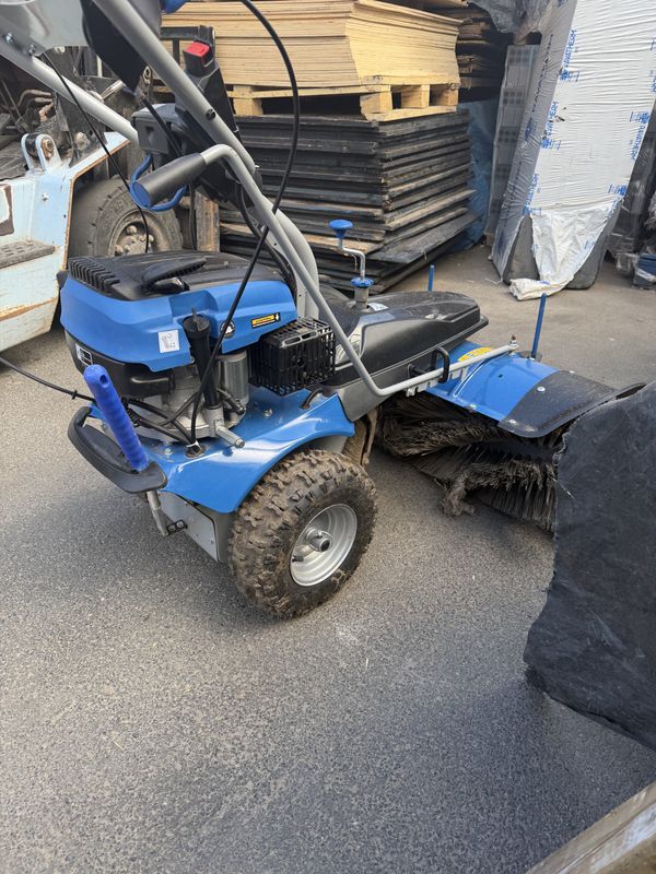 Hyundai 173cc 39'' 100cm Self Propelled Petrol Yard Sweeper Powerbrush | HYSW1000