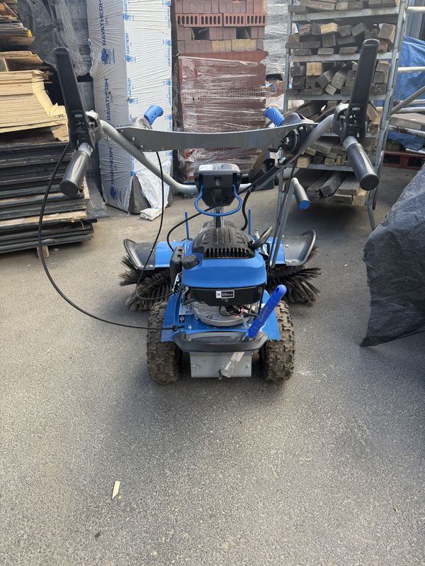 Hyundai 173cc 39'' 100cm Self Propelled Petrol Yard Sweeper Powerbrush | HYSW1000