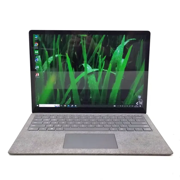 Microsoft Surface - Intel i7-7660u, 8GB RAM, 256GB SSD, QHD touchscreen, Dock, Win11