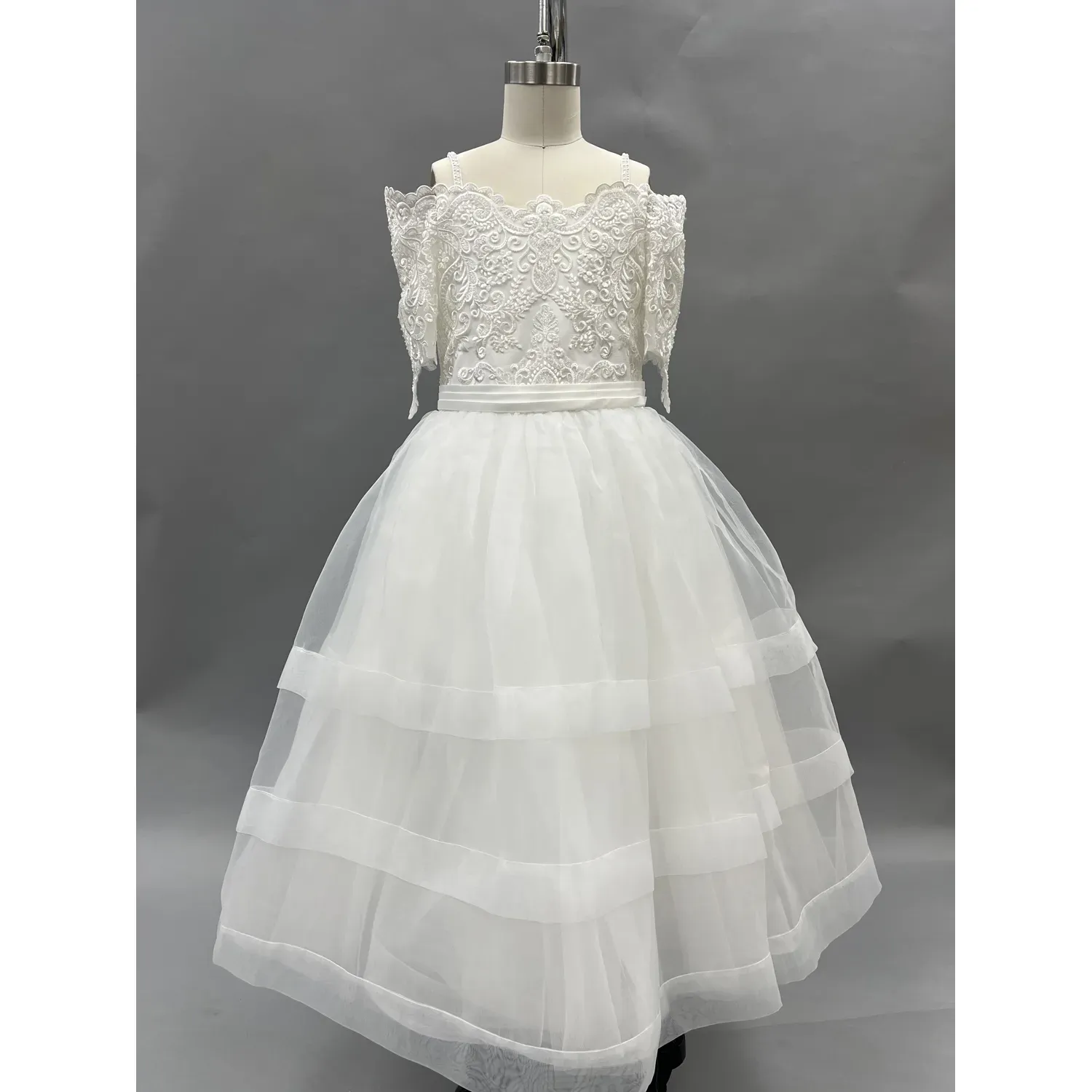 GOWN OFF WHITE LACE BODICE & SLEEVE & ORGANZA LAYERED SKIRT BEADED & BOW / Z3301